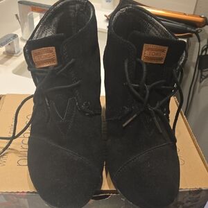 TOMS Black Suede Lace-Up Ankle Boots with Tan Logo Patch